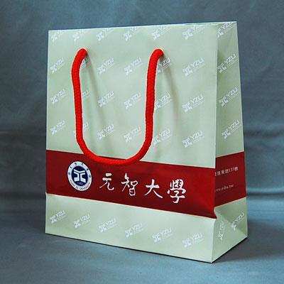 北京紙袋定做加工廠，精品服裝紙袋加工定做。