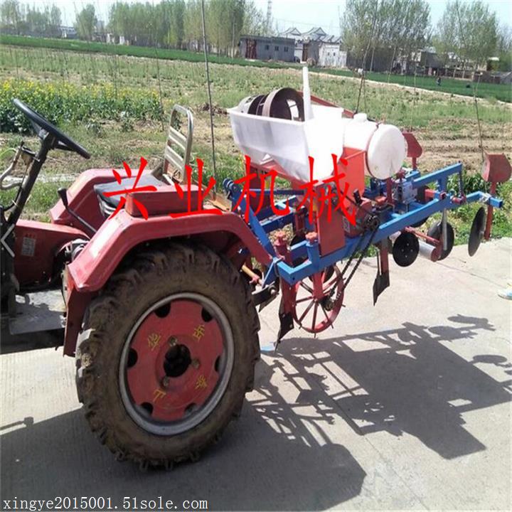 萊陽花生播種覆膜機  拖拉機播種下地管帶覆膜機 農作物專用設備
