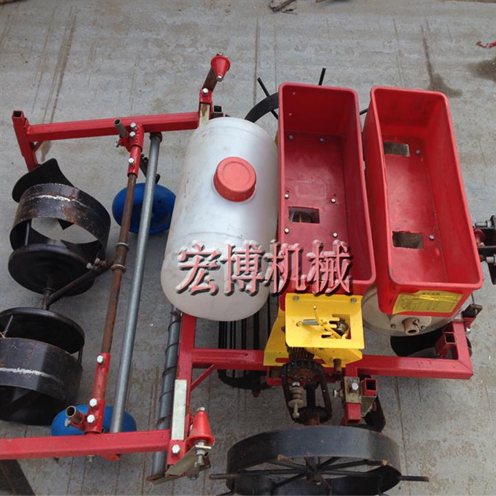 播種花生覆膜機(jī)  多功能播種覆膜機(jī)  藥材種植地膜機(jī)