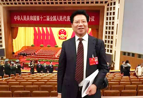 全國政協(xié)委員胡衛(wèi)，整頓印刷