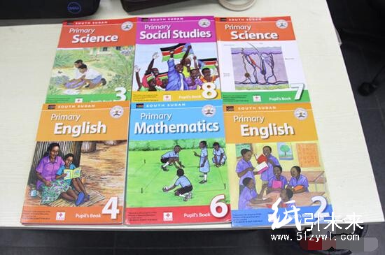 中南傳媒首批援助印刷的74.5萬冊教材運(yùn)抵南蘇丹