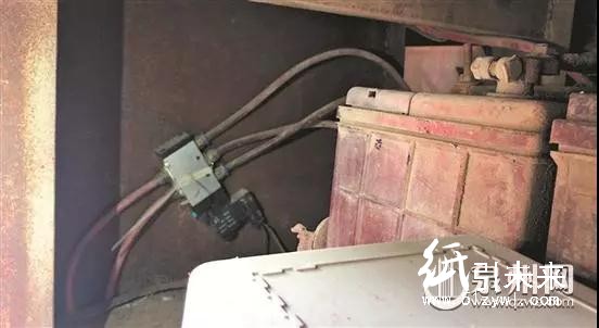 一貨車內(nèi)暗藏“增肥”機(jī)關(guān)，一年“偷”廢紙約45噸！