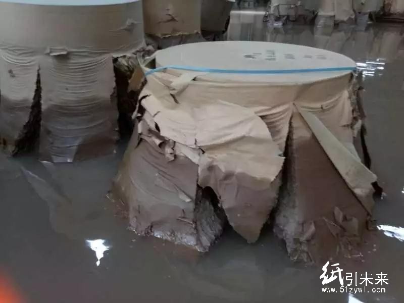印刷車間漏水，幾千萬的印刷機“淋雨”