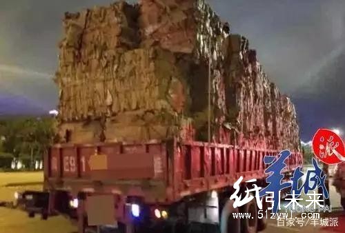 廢紙車高速上自燃起火，司機被罰一萬多元，虧大了
