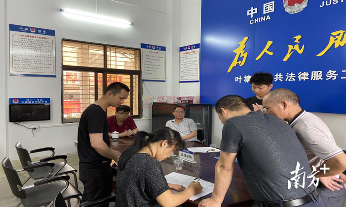 紙品廠員工突發(fā)心梗死亡，賠償金額僵持不下